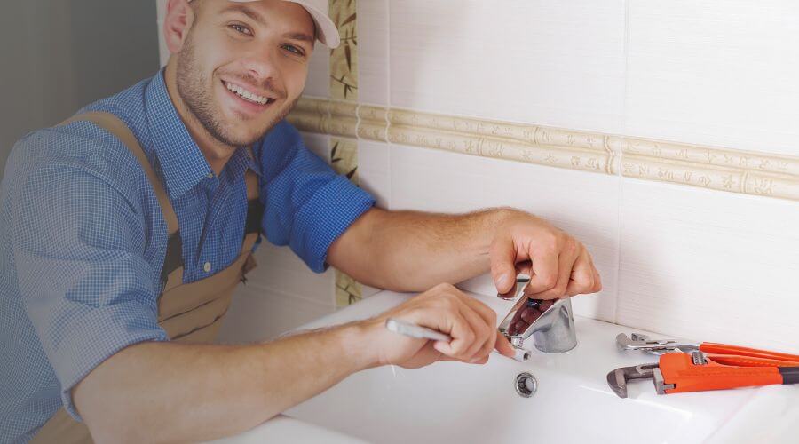 Professional clogged drains services in George West, TX